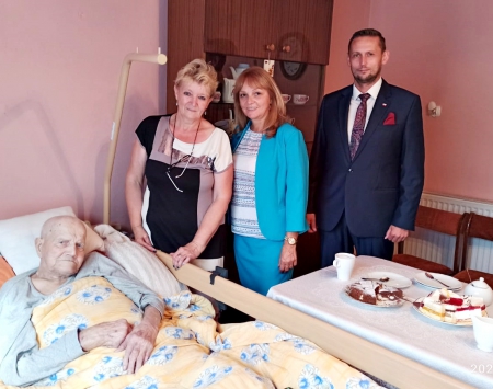 Życzenia kolejnych 100 lat dla pana Romana!
