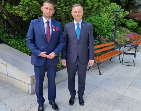 Wójt Paweł Bugdol odznaczony Złotym Krzyżem Zasługi przez prezydenta Andrzeja Dudę